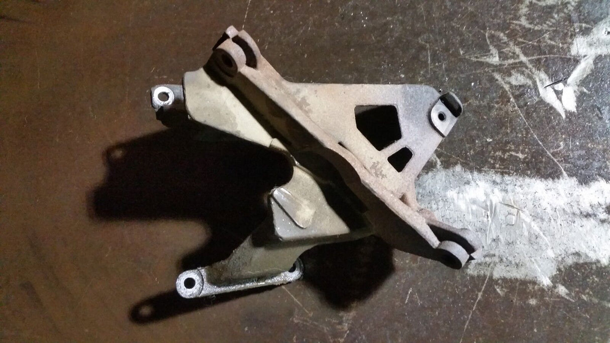 04-07 2004-2007 TURBO BRACKET PEDISTAL 2006 FORD F350 6.0 6.0L 1854824C1 1854824