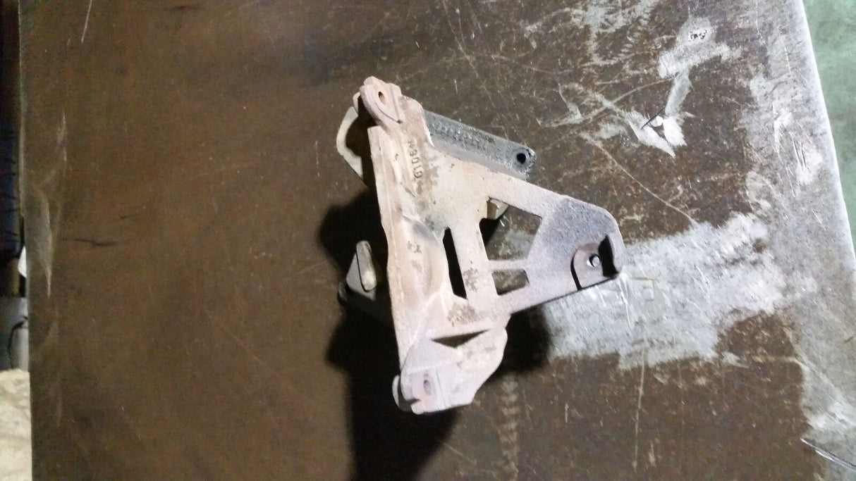 04-07 2004-2007 TURBO BRACKET PEDISTAL 2006 FORD F350 6.0 6.0L 1854824C1 1854824