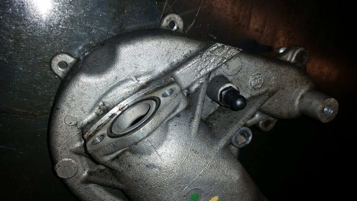 011 012 2011-2015 LML GMC Sierra Duramax Diesel Water Pump Housing 12637105