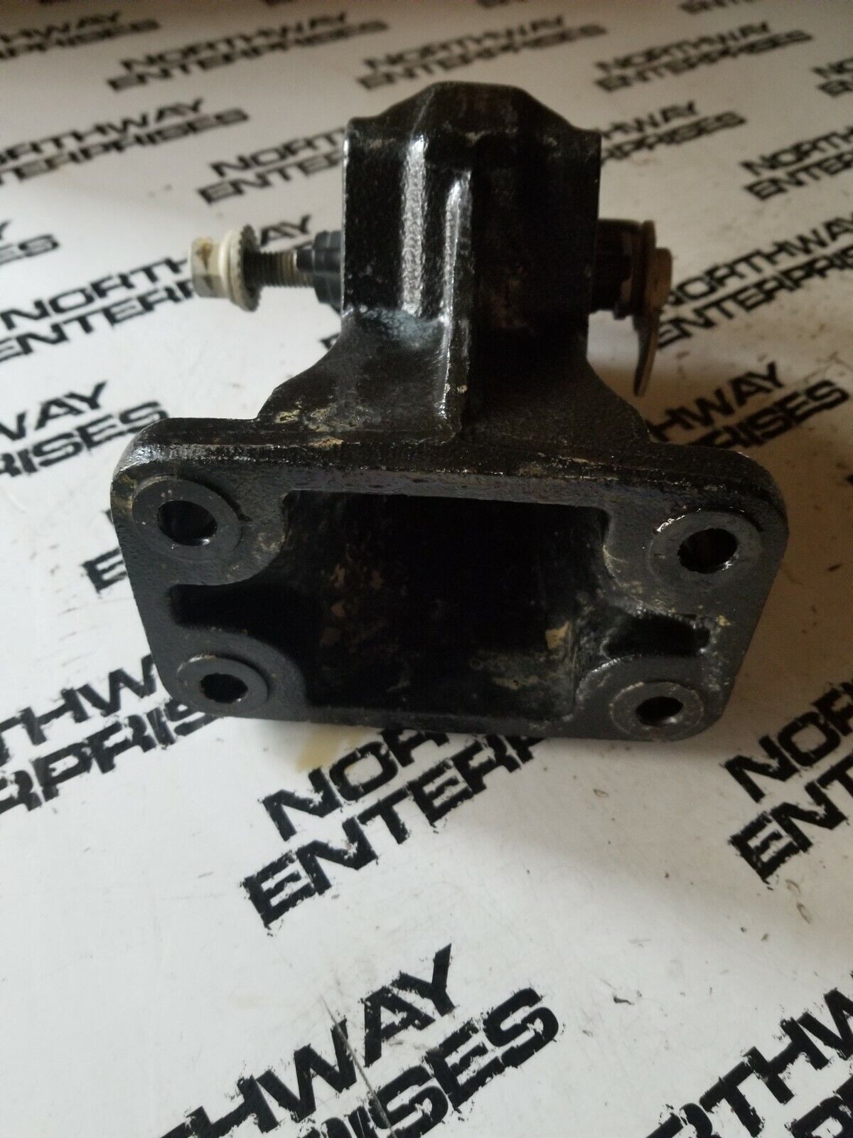 46535446aa 52121815AC 6.7L Cummins Engine Mount Bracket LH / DRIVERS SIDE re025