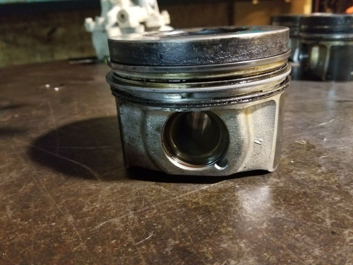 2011-2014 DURAMAX 6.6 6.6L LML LGH ENGINE PISTON RH PASSENGER STD 19302751