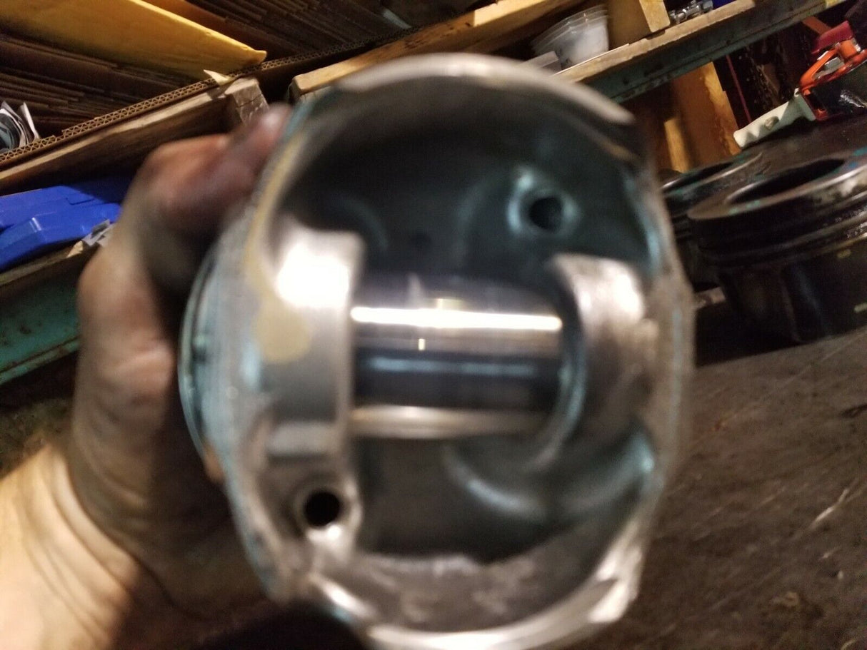 2011-2014 DURAMAX 6.6 6.6L LML LGH ENGINE PISTON RH PASSENGER STD 19302751