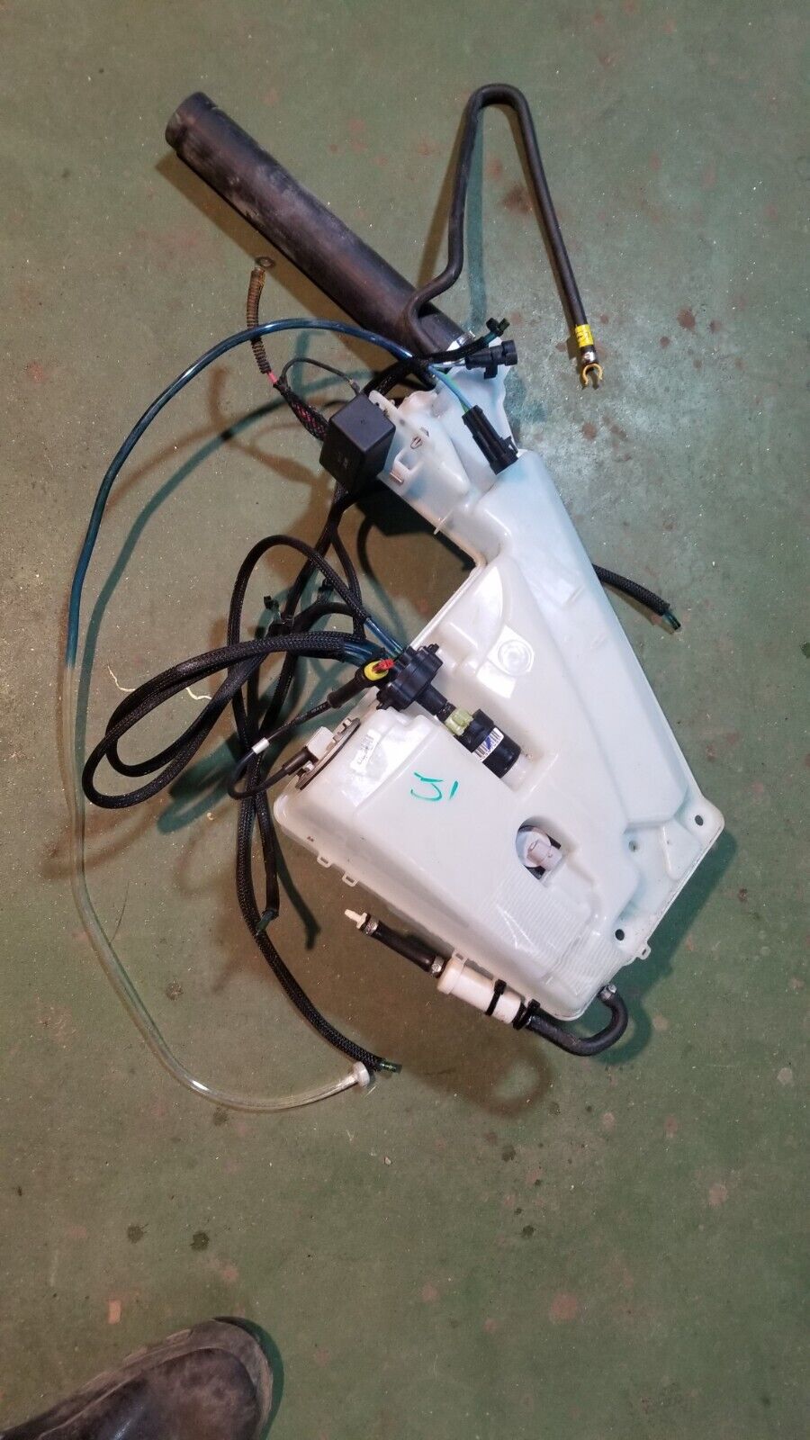 5009441 EVINRUDE 300HP G2 OIL TANK ASSEMBLY 0357907