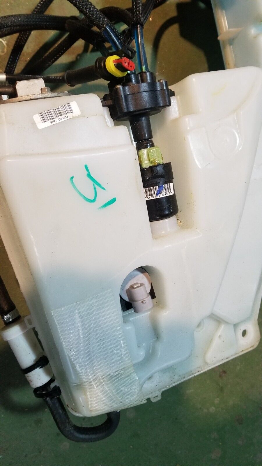 5009441 EVINRUDE 300HP G2 OIL TANK ASSEMBLY 0357907