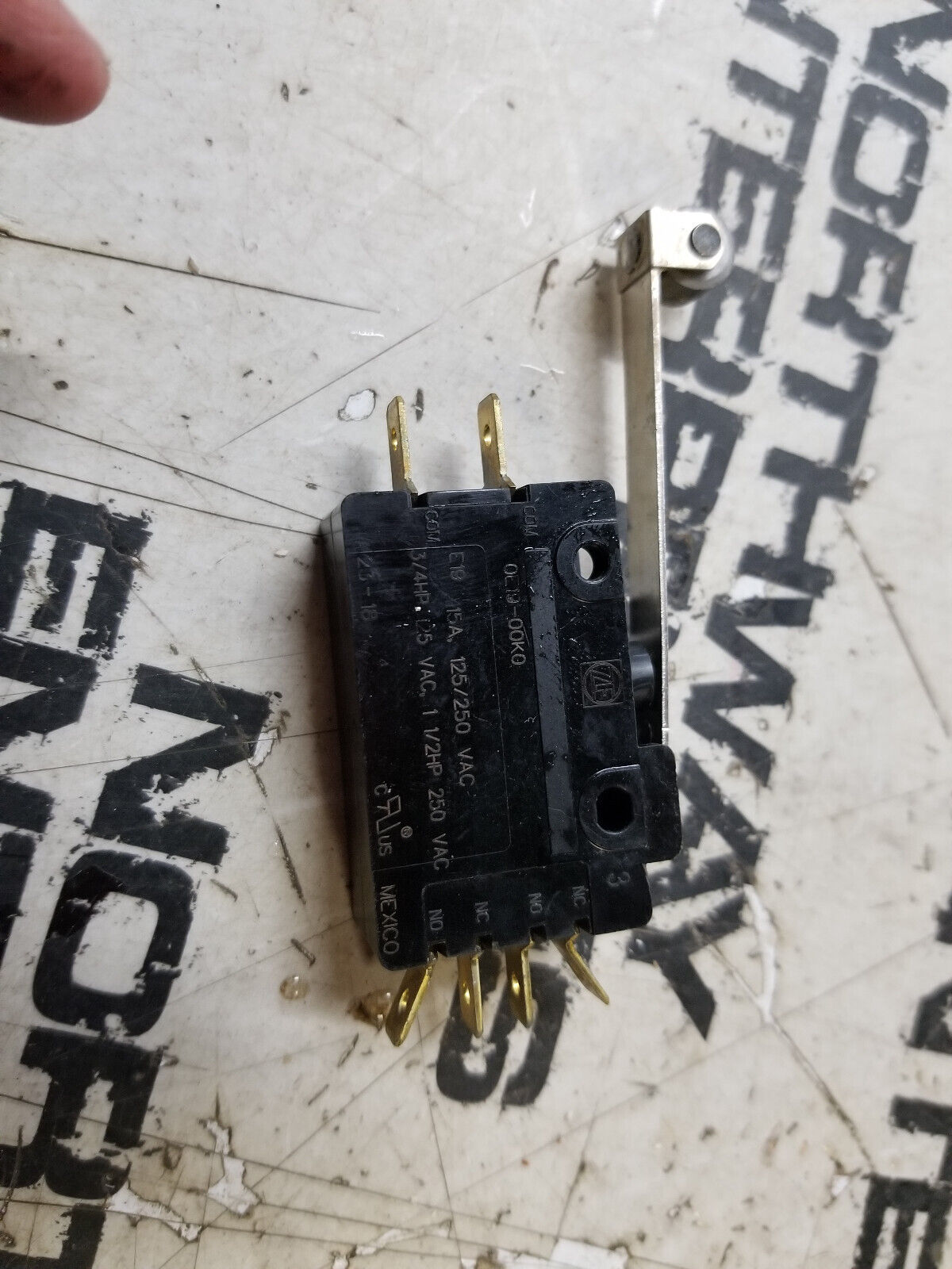 ZF Electronics 0E19-00K0 Switch, Snap Action, DPDT, Roller Actuator, 15A at 125