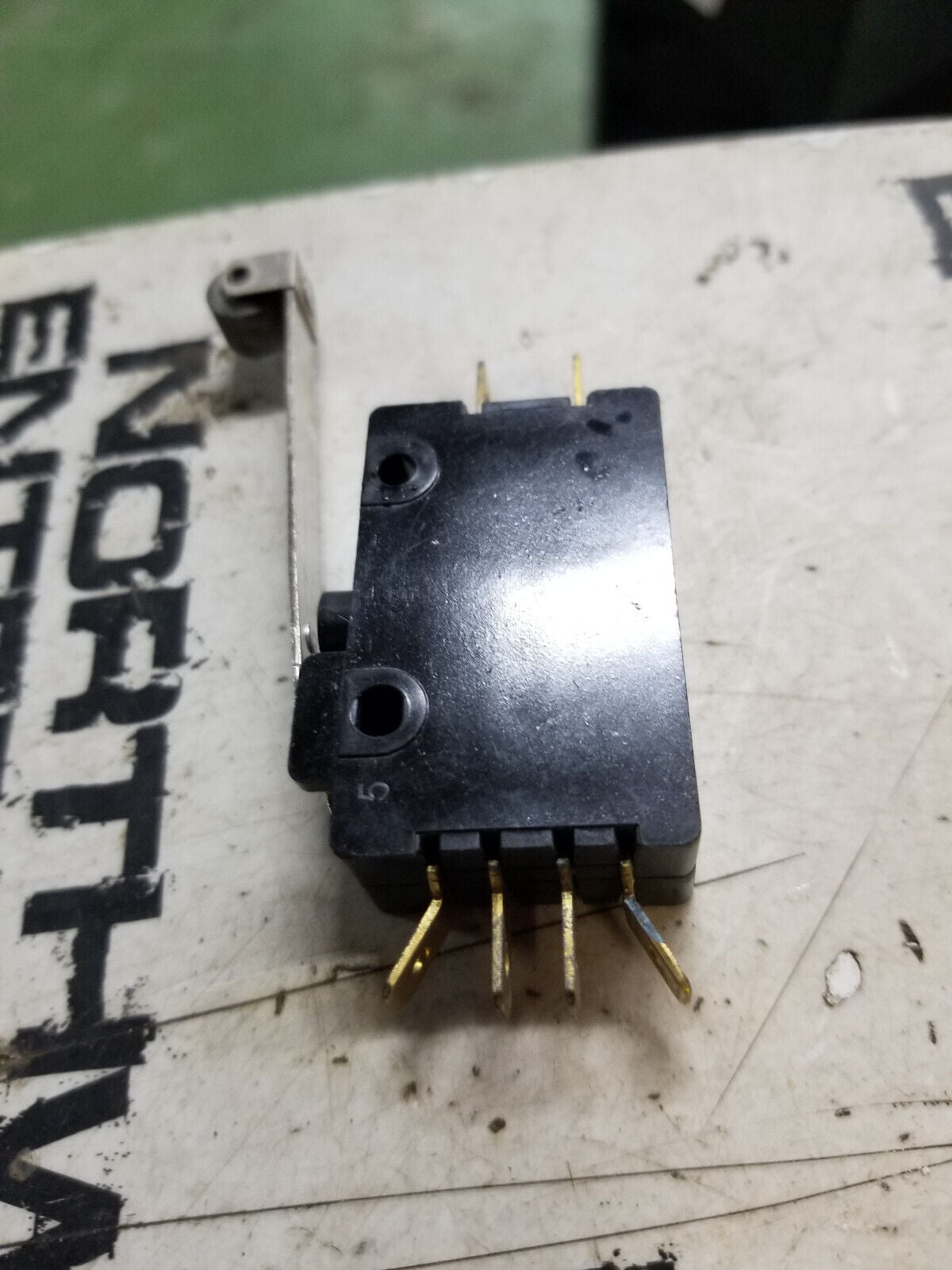 ZF Electronics 0E19-00K0 Switch, Snap Action, DPDT, Roller Actuator, 15A at 125