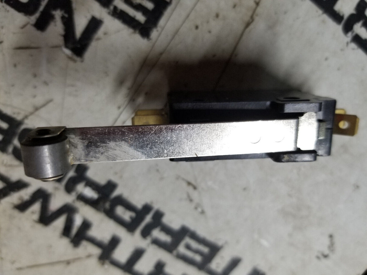 ZF Electronics 0E19-00K0 Switch, Snap Action, DPDT, Roller Actuator, 15A at 125