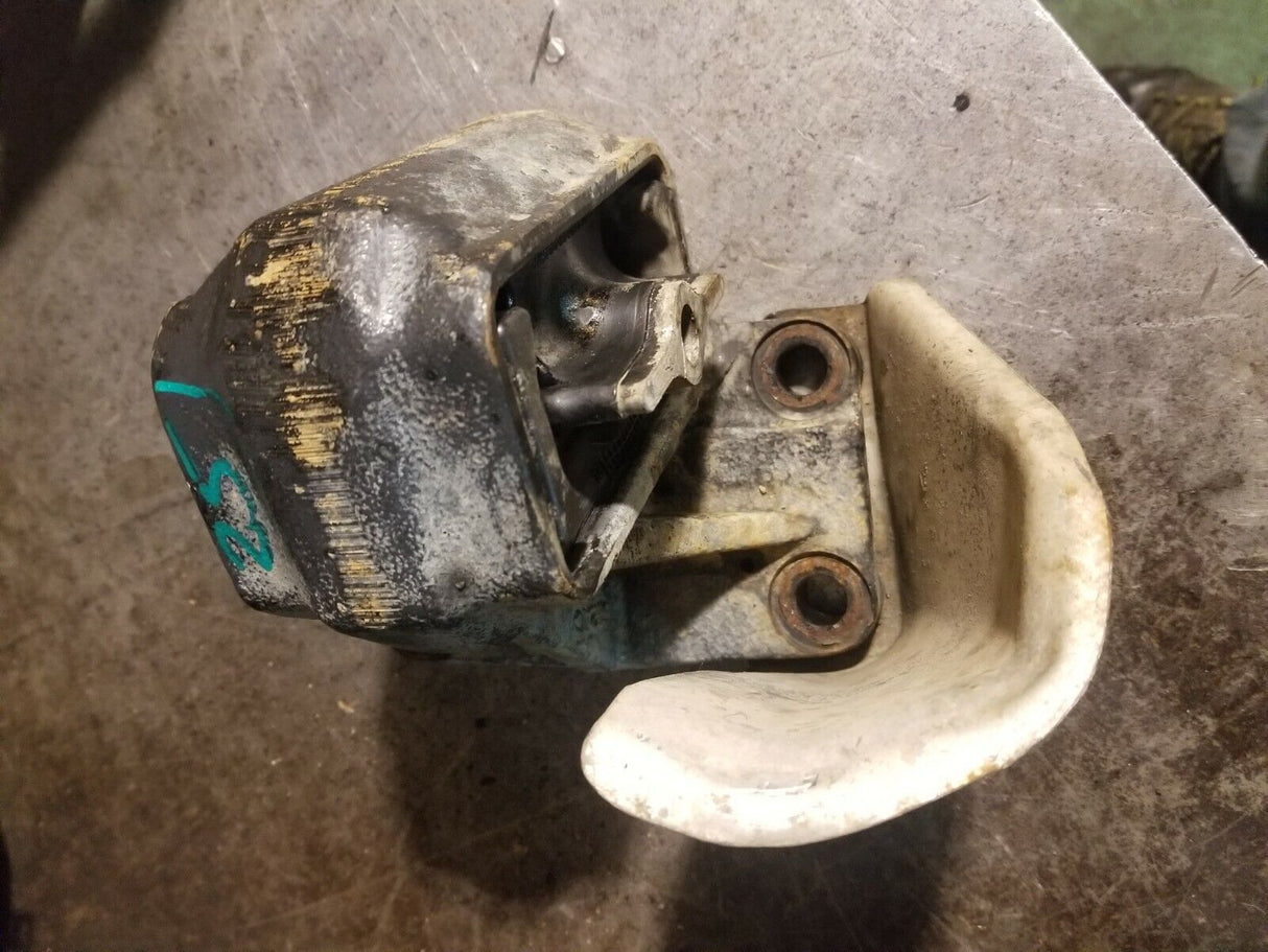 52121814AD 6.7L 6.7 Cummins Engine Mount Bracket RH / Passenger side