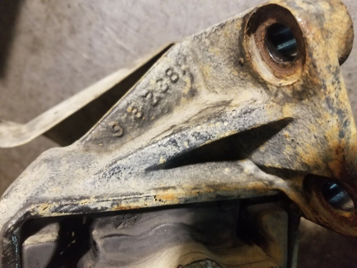 52121814AD 6.7L 6.7 Cummins Engine Mount Bracket RH / Passenger side