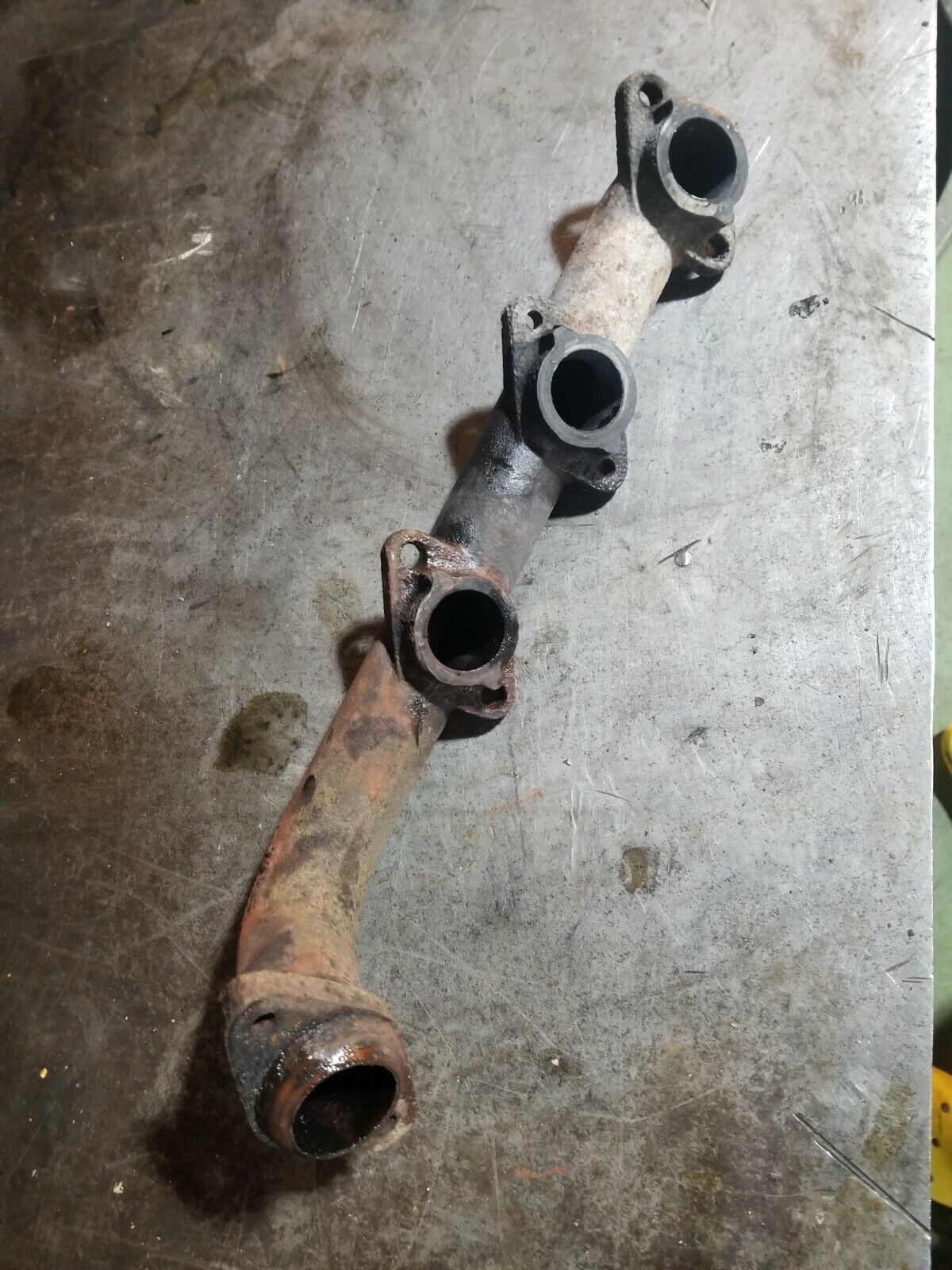 1845832C1 VT275 4.5 DIESEL EXHAUST MANIFOLD