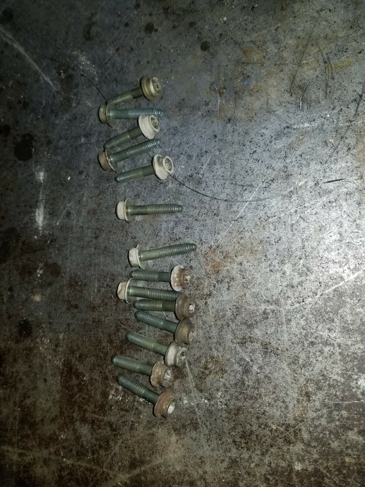 11611125 2005-2010 6.6L Duramax Upper Valve Cover Bolt Set