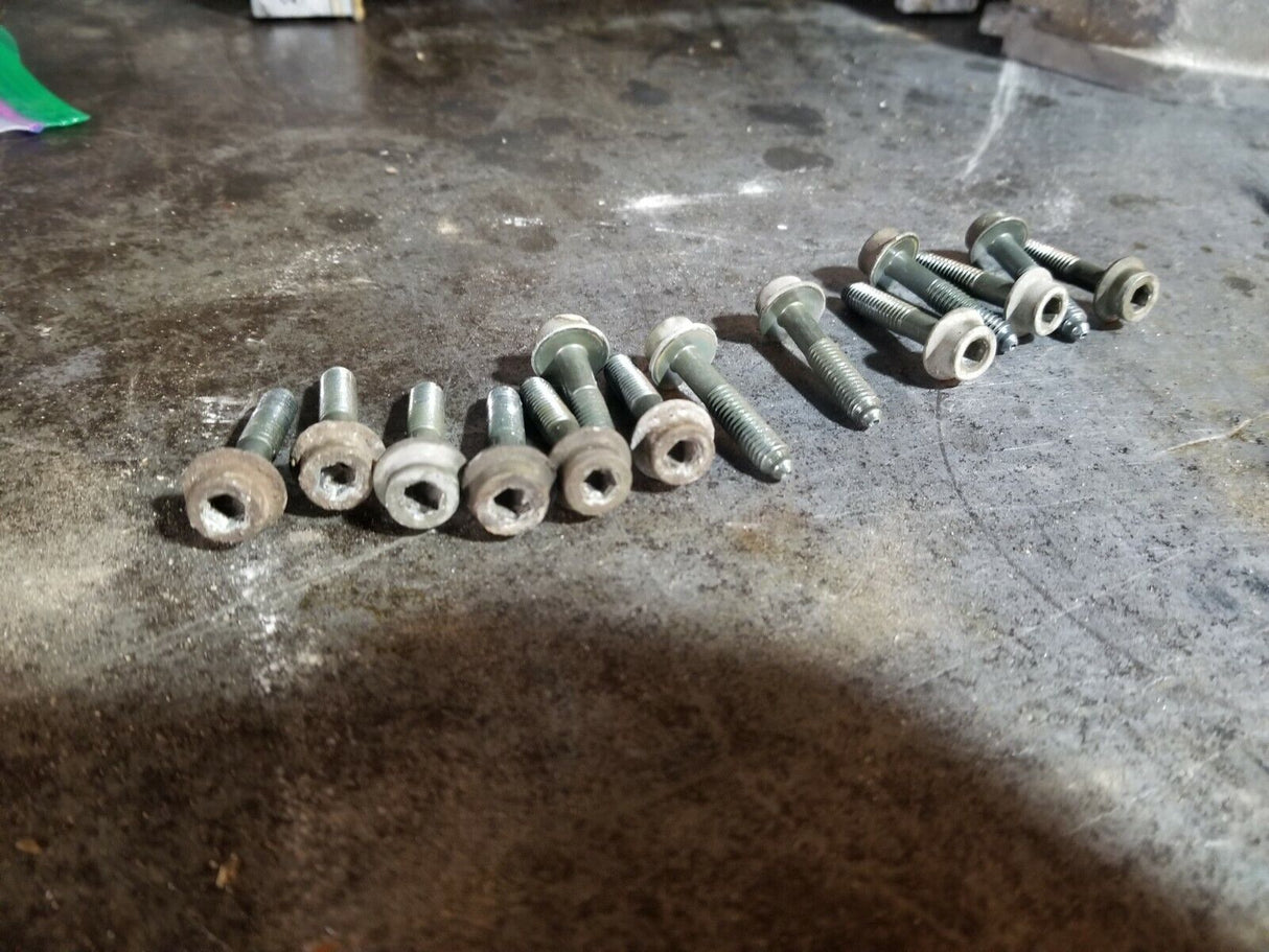 11611125 2005-2010 6.6L Duramax Upper Valve Cover Bolt Set