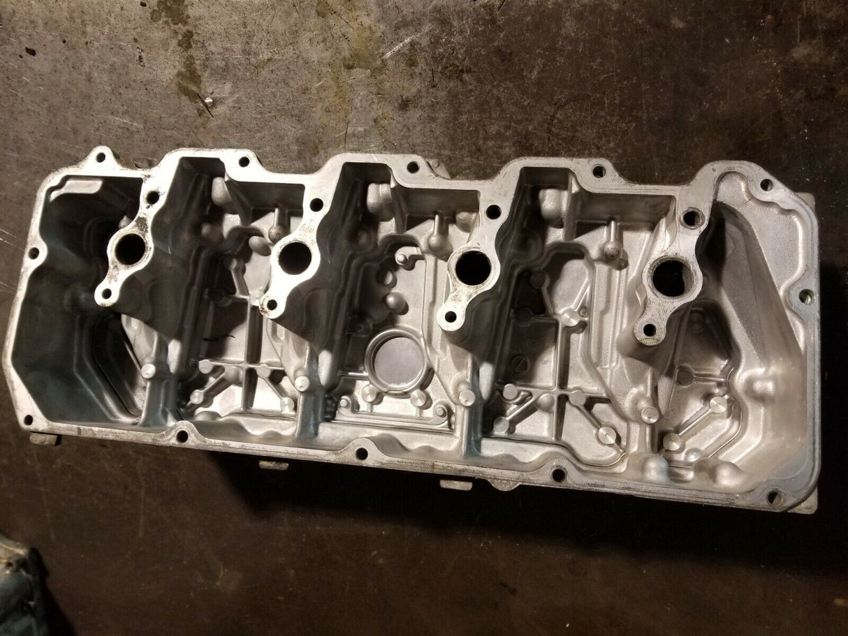 2011-2015 DURAMAX 6.6 6.6L DIESEL LML VALVE COVER & SPACER RH PASSENGER re96