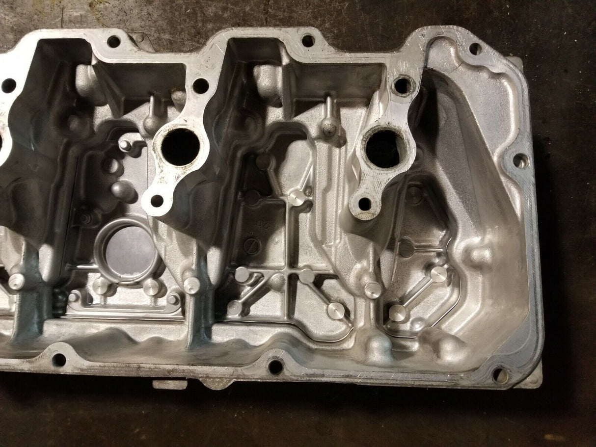 2011-2015 DURAMAX 6.6 6.6L DIESEL LML VALVE COVER & SPACER RH PASSENGER re96