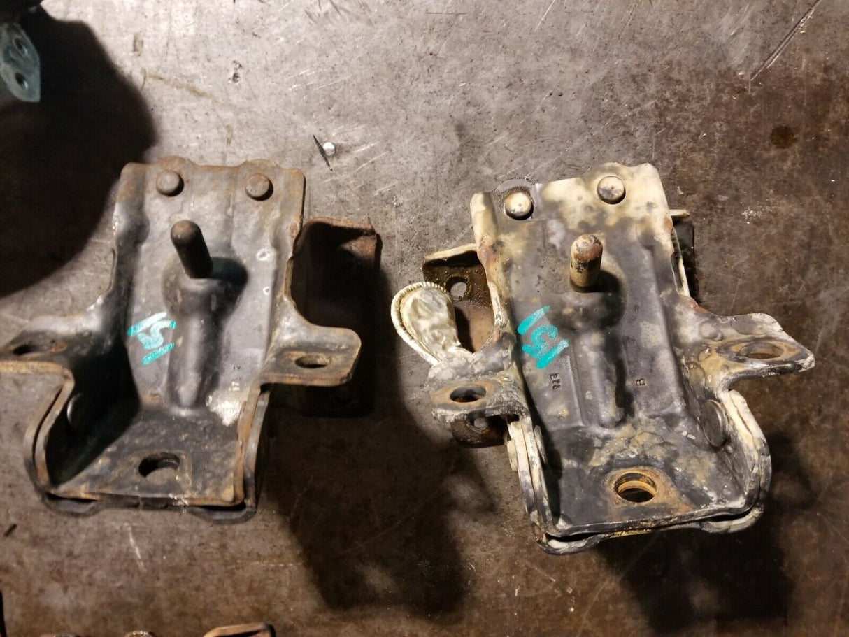 2011-15 DURAMAX DIESEL MOTOR ENGINE MOUNTS 25814752 25814754 r151