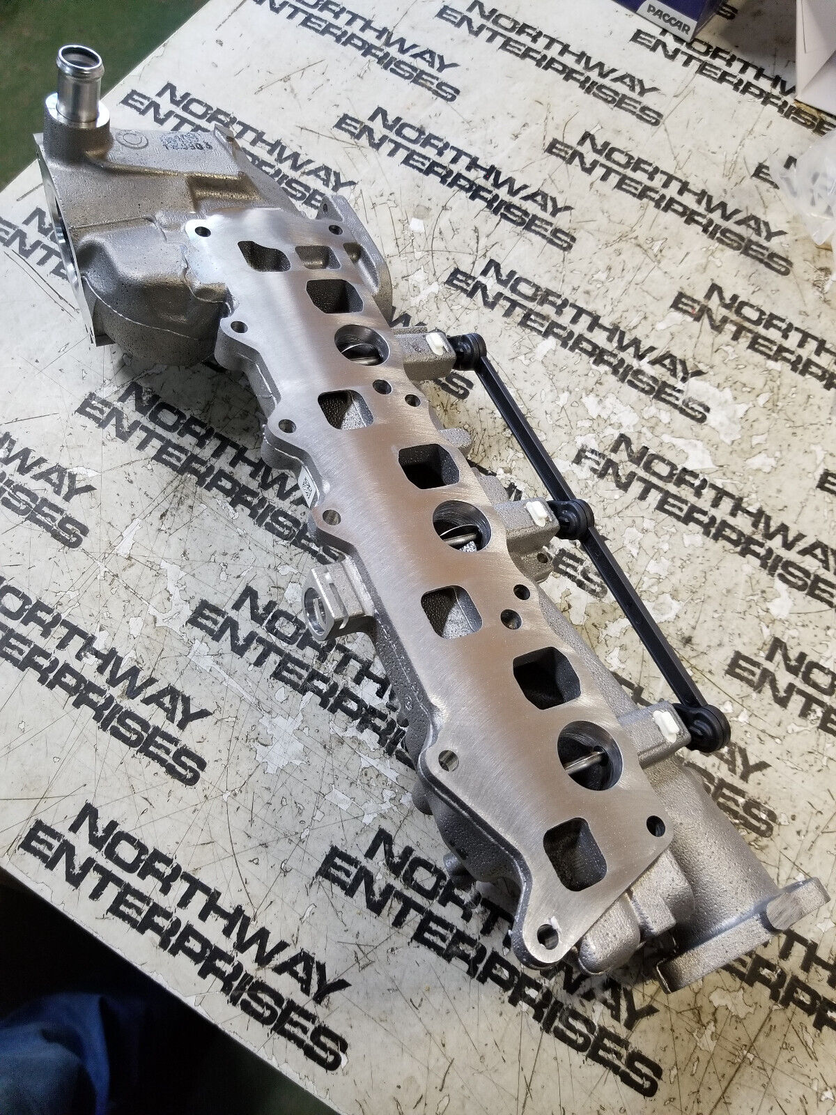 Intake Plenum Mopar 68030168AA 07-09 Grand Cherokee. 3.0l diesel Left
