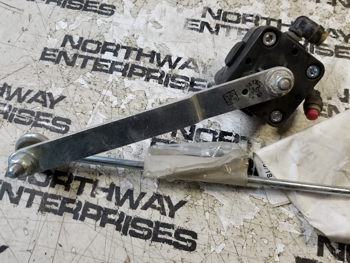 00055014 Bluebird VALVE ASSY,LEVELING,AIR SUSP,FRONT,W/LINKAGE