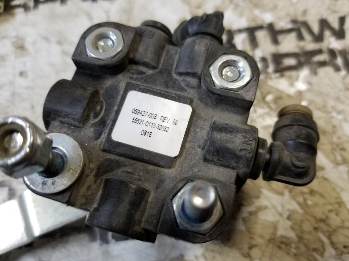 00055014 Bluebird VALVE ASSY,LEVELING,AIR SUSP,FRONT,W/LINKAGE