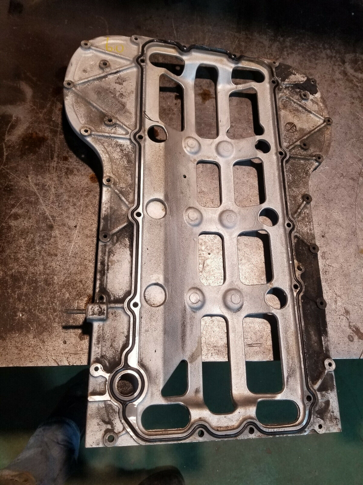 1843446C1 6.0L POWERSTROKE UPPER OIL PAN