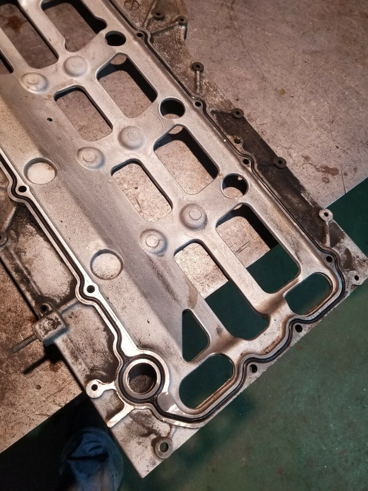 1843446C1 6.0L POWERSTROKE UPPER OIL PAN