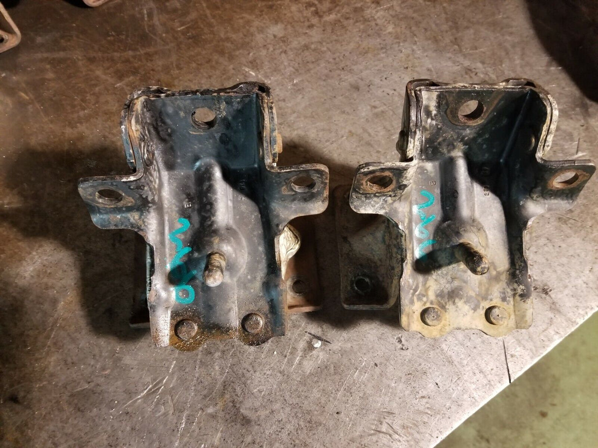 2011-15 DURAMAX DIESEL MOTOR ENGINE MOUNTS 25814752 25814754 r266