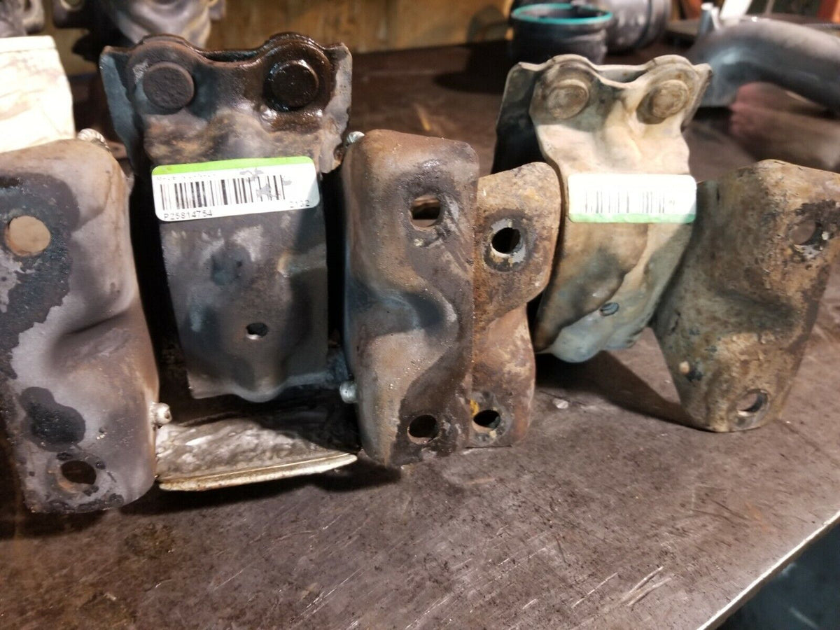 2011-15 DURAMAX DIESEL MOTOR ENGINE MOUNTS 25814752 25814754 r266