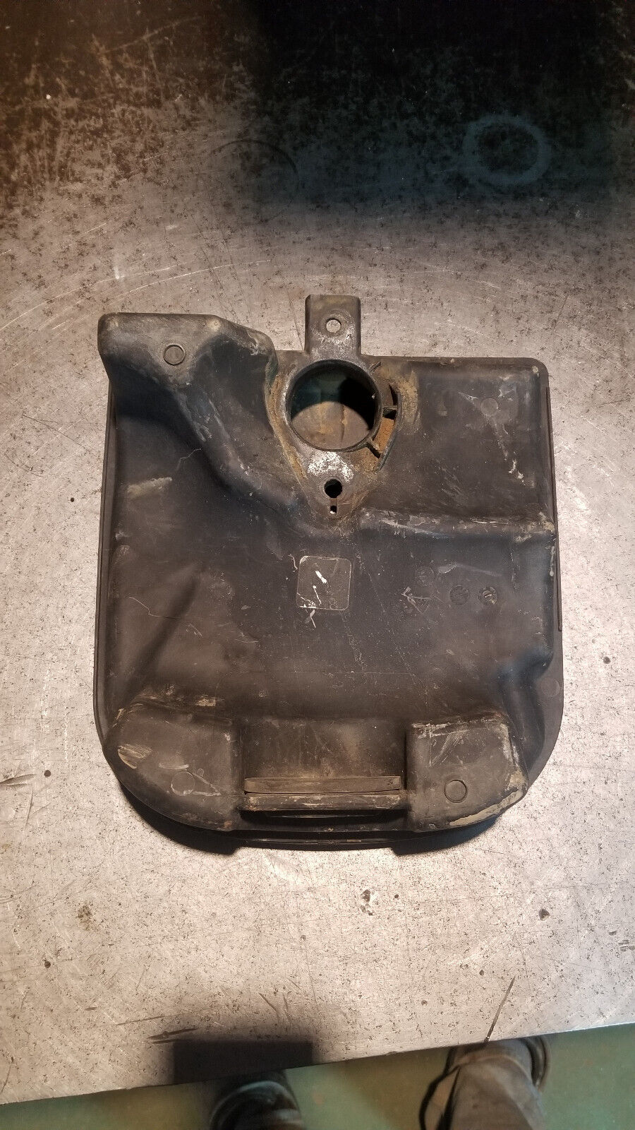 2011-2015 GMC SIERRA 6.6 DURAMAX TURBO LML INTAKE RESONATOR 25887461