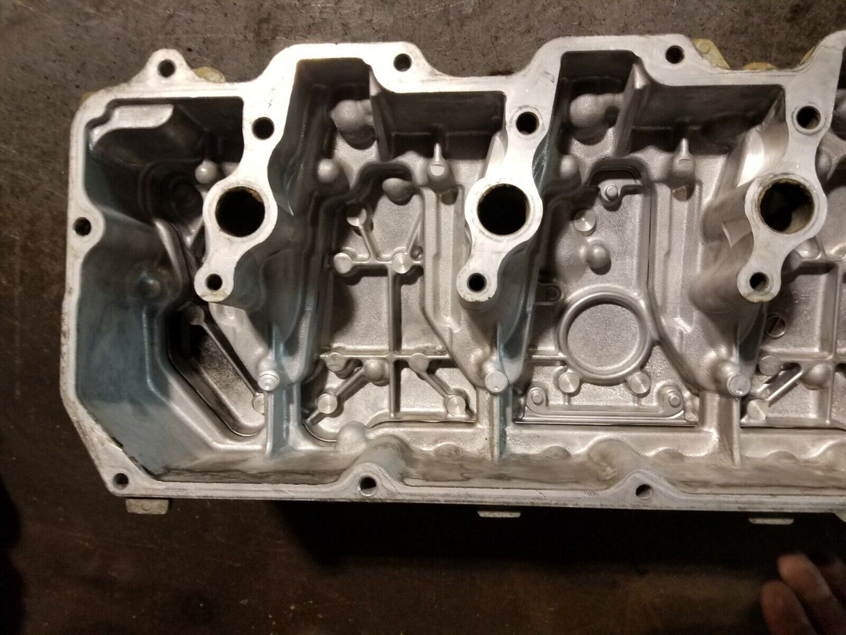2011-2015 DURAMAX 6.6 6.6L DIESEL LML VALVE COVER & SPACER RH PASSENGER r311