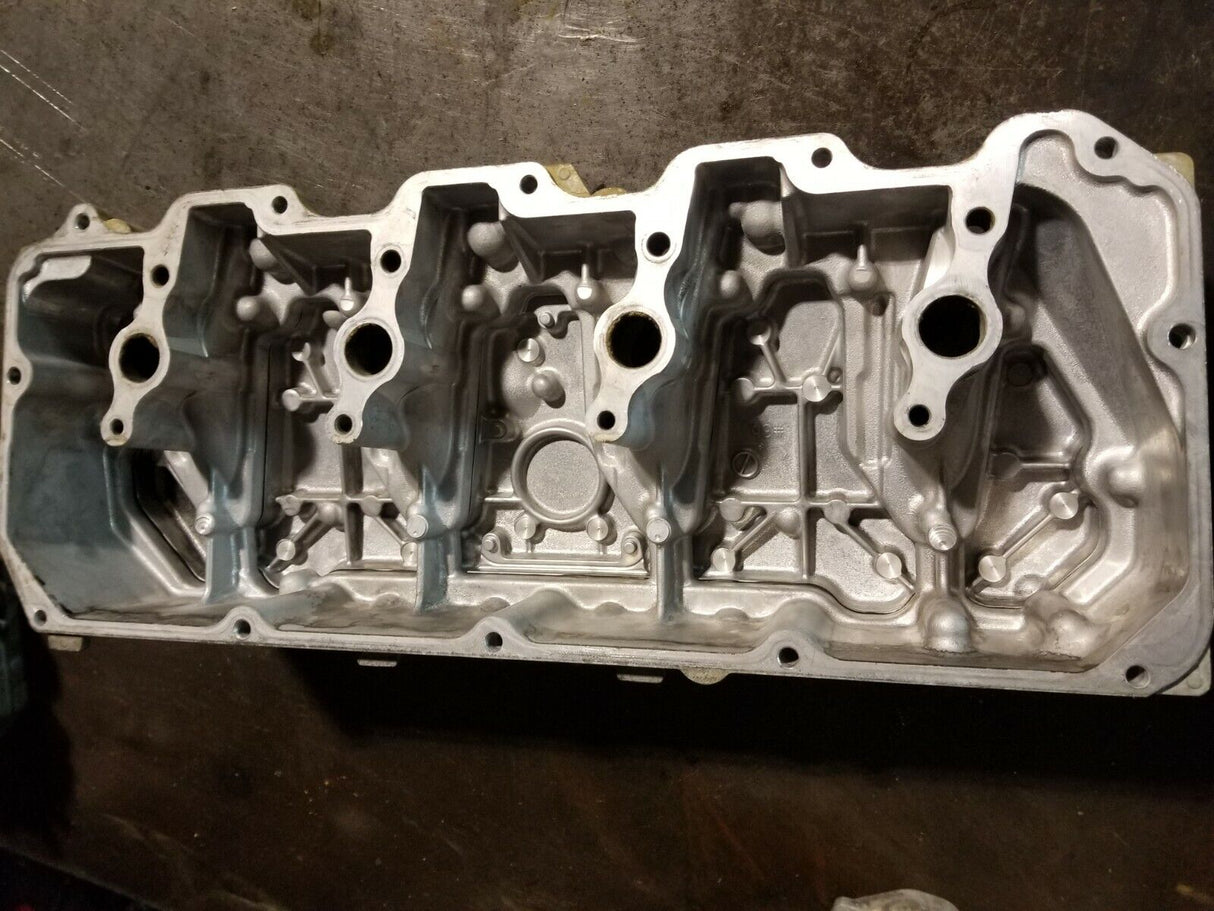 2011-2015 DURAMAX 6.6 6.6L DIESEL LML VALVE COVER & SPACER RH PASSENGER r311