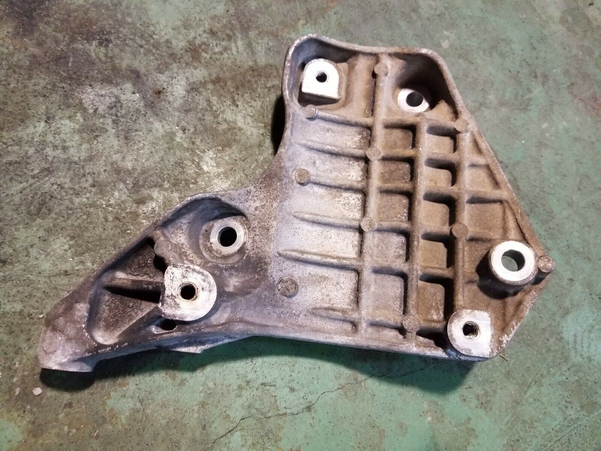 90513407 3.0L ECODIESEL IDLER PULLEY BRACKET