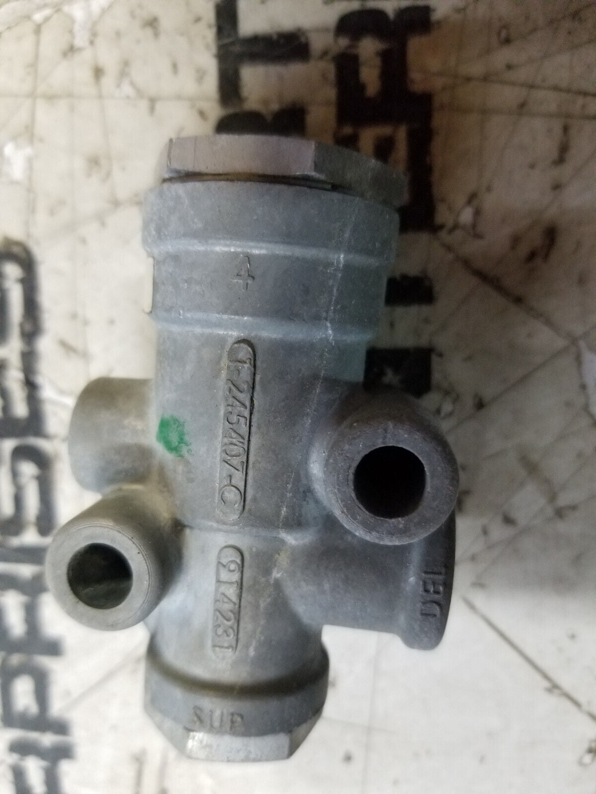 Bendix 101837N Pressure Reducing Valve