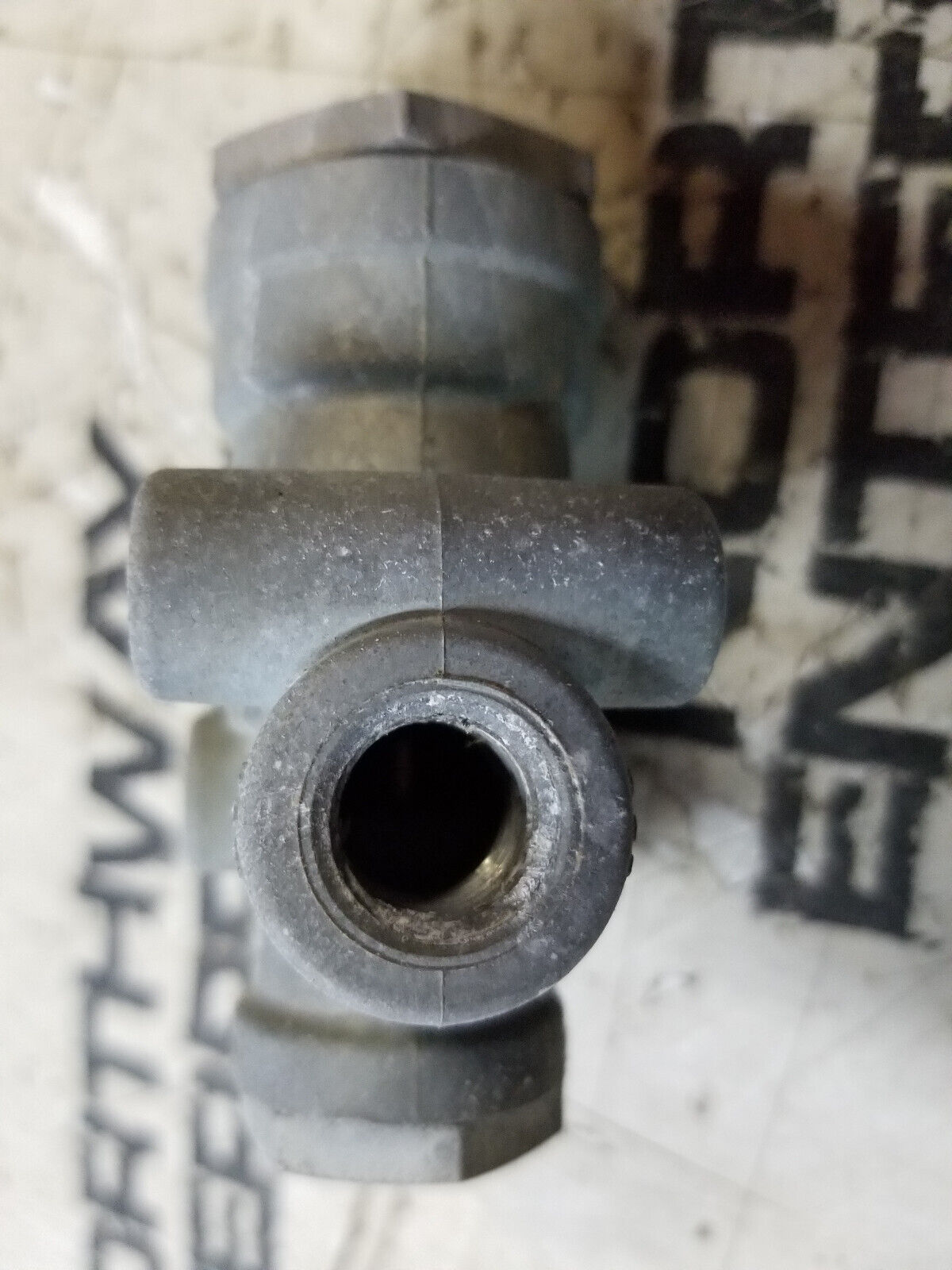 Bendix 101837N Pressure Reducing Valve