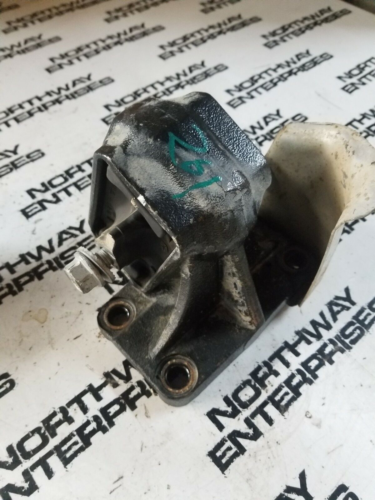 52121814AD 6.7L 6.7 Cummins Engine Mount Bracket RH / Passenger side