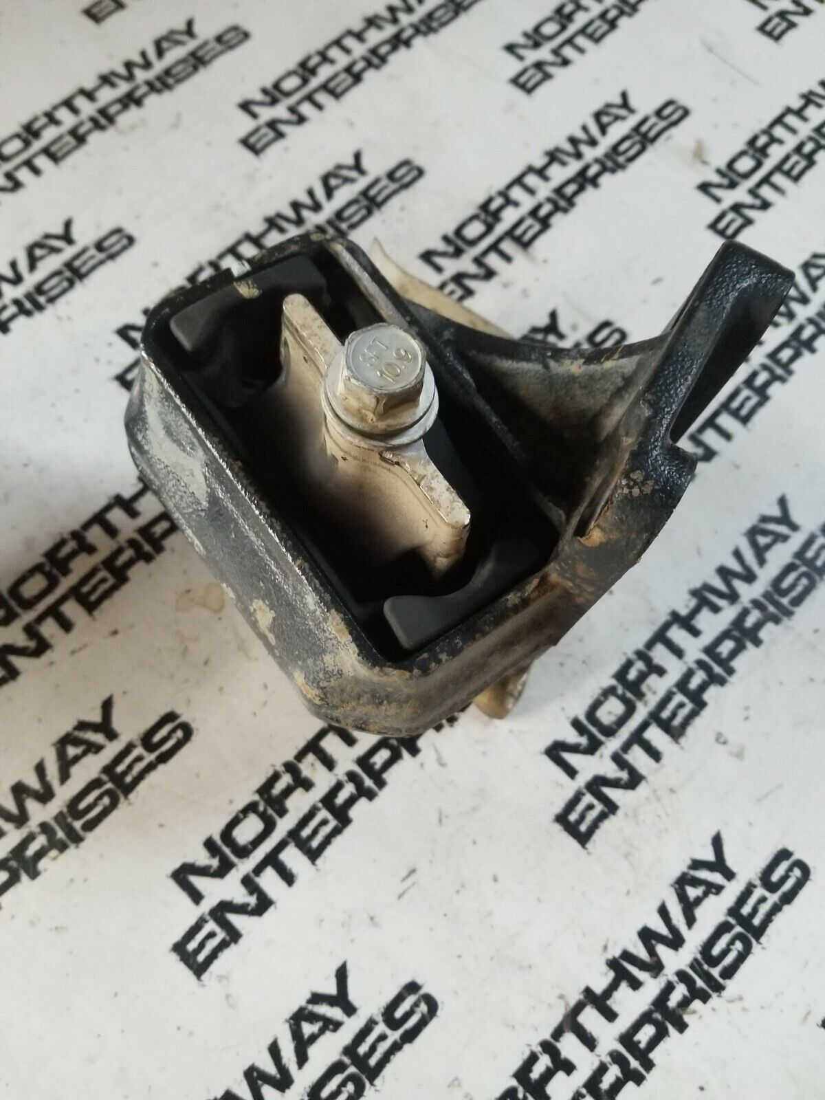 52121814AD 6.7L 6.7 Cummins Engine Mount Bracket RH / Passenger side