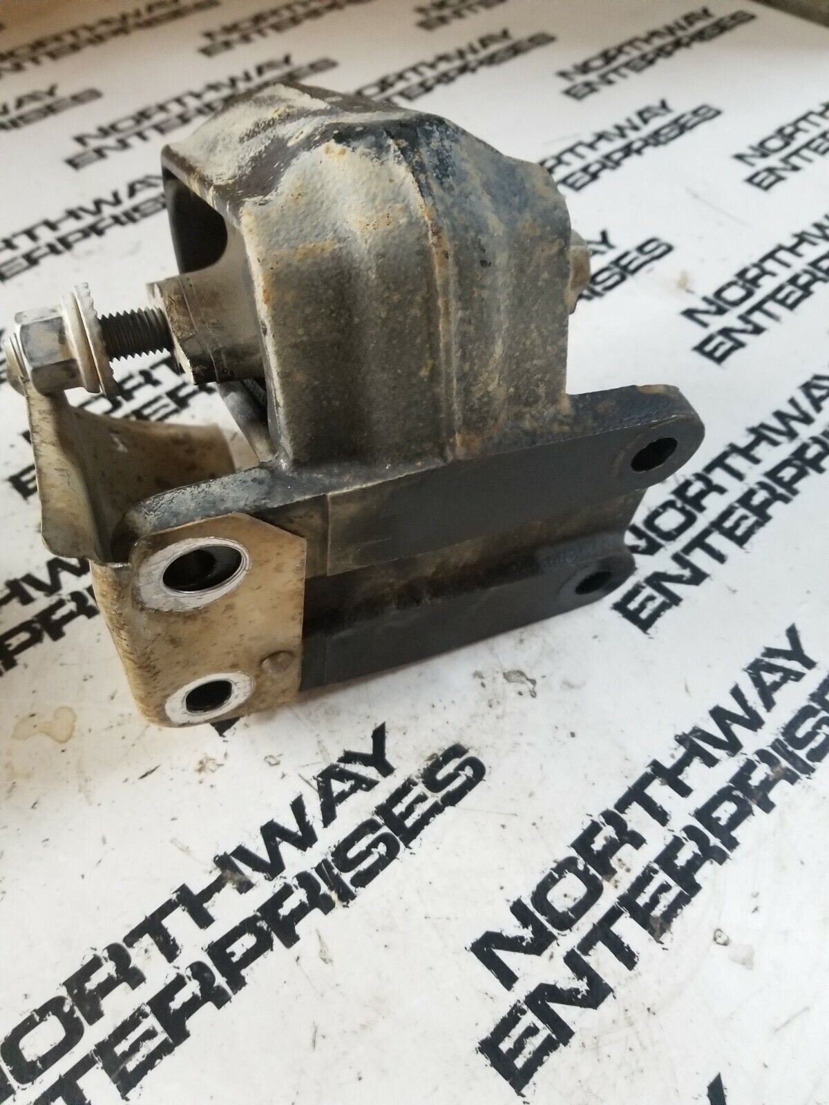 52121814AD 6.7L 6.7 Cummins Engine Mount Bracket RH / Passenger side