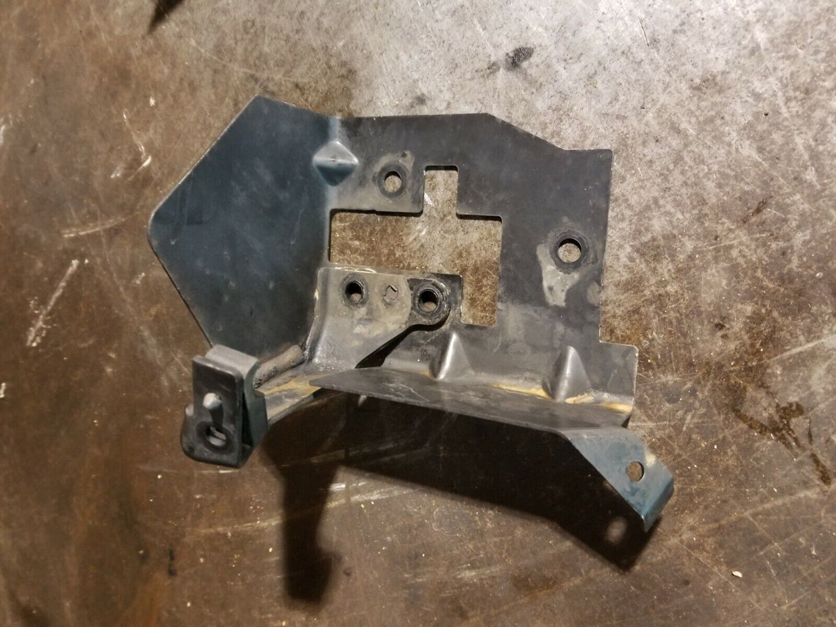 2007.5-2010 Chevy GMC 6.6 LMM GLOW PLUG CONTROLLER MOUNT BRACKET 97381302