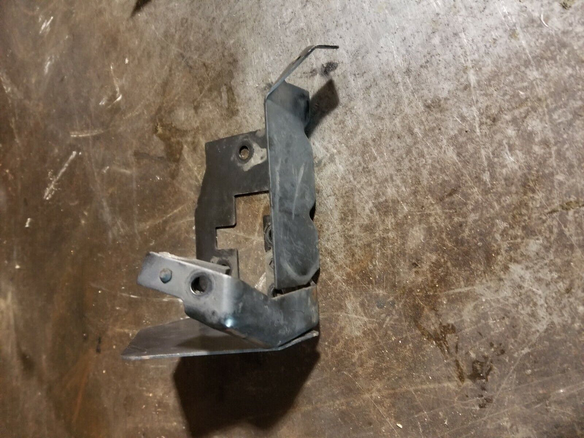 2007.5-2010 Chevy GMC 6.6 LMM GLOW PLUG CONTROLLER MOUNT BRACKET 97381302