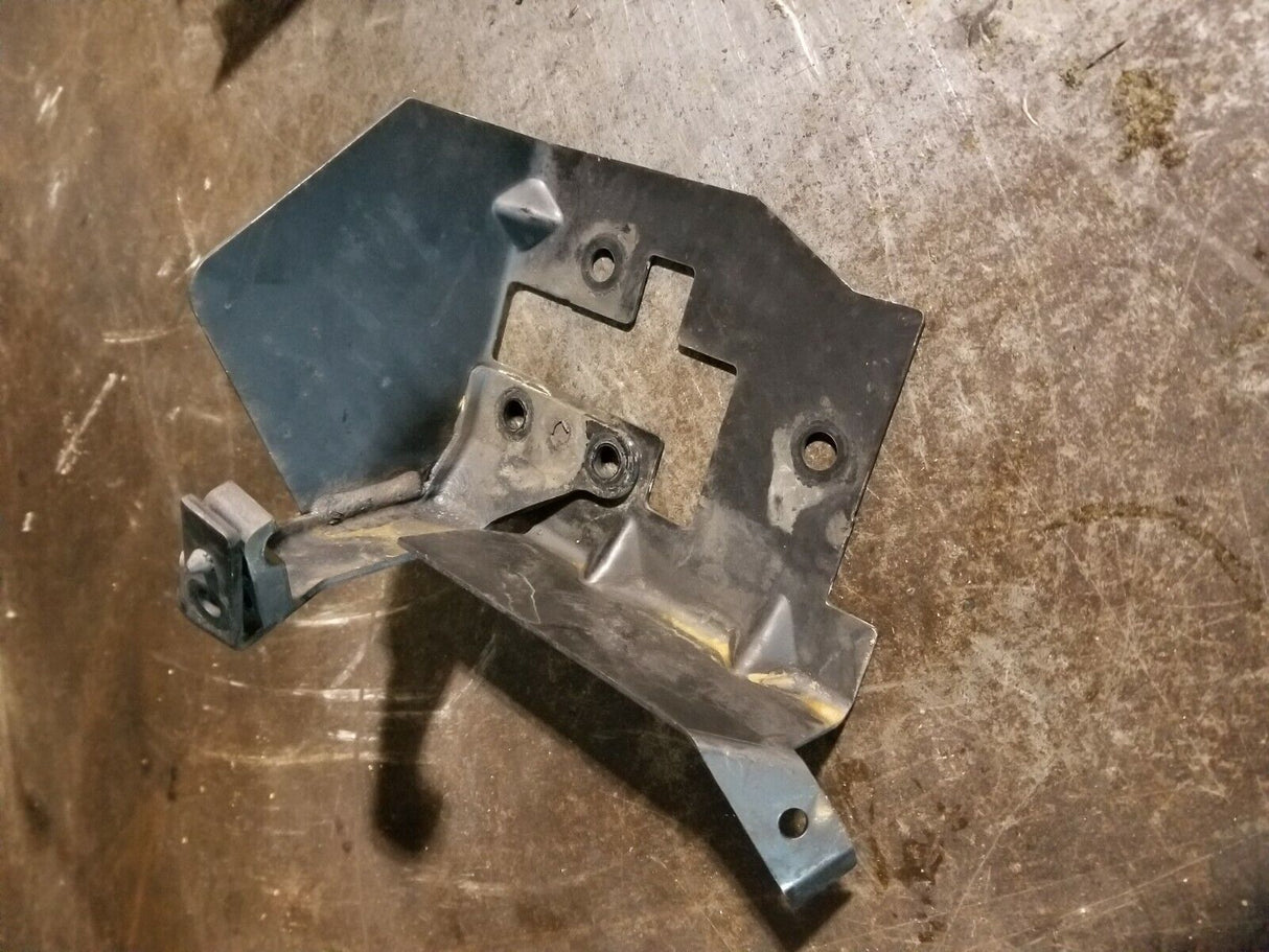 2007.5-2010 Chevy GMC 6.6 LMM GLOW PLUG CONTROLLER MOUNT BRACKET 97381302