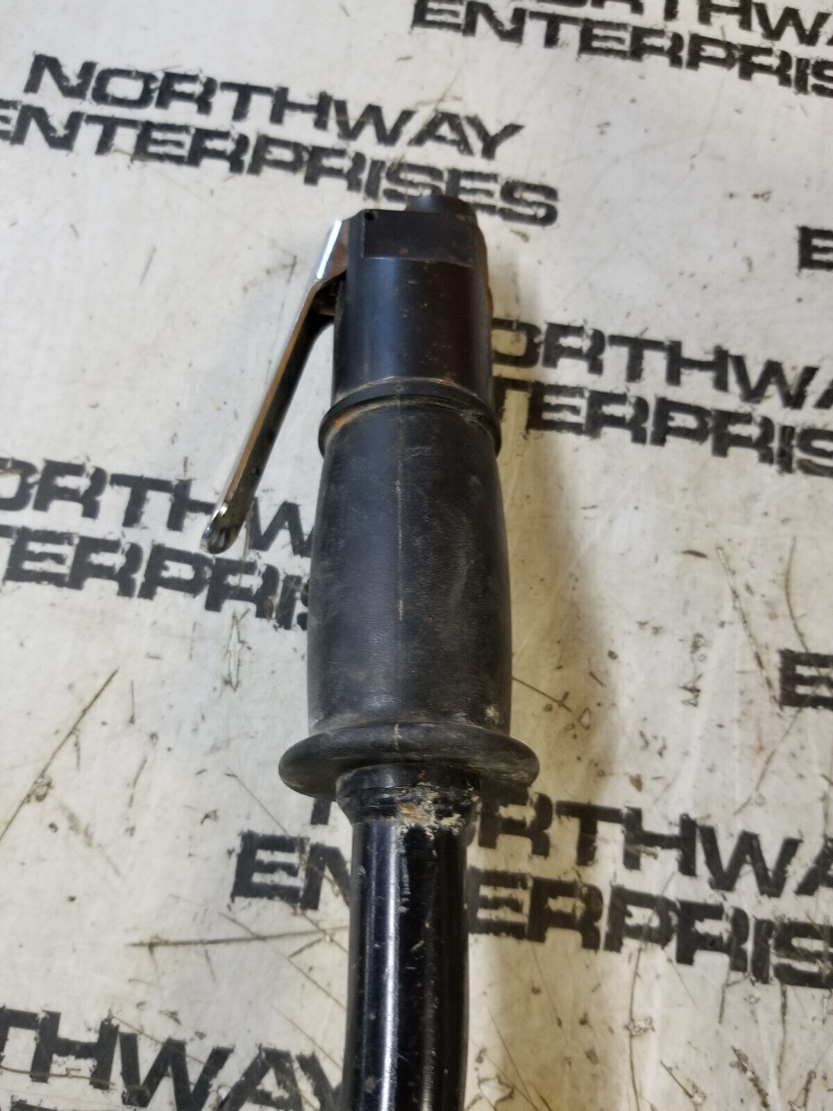 UNIVERSAL TOOL UT8603 Triple Head Scaling Hammer RE0324