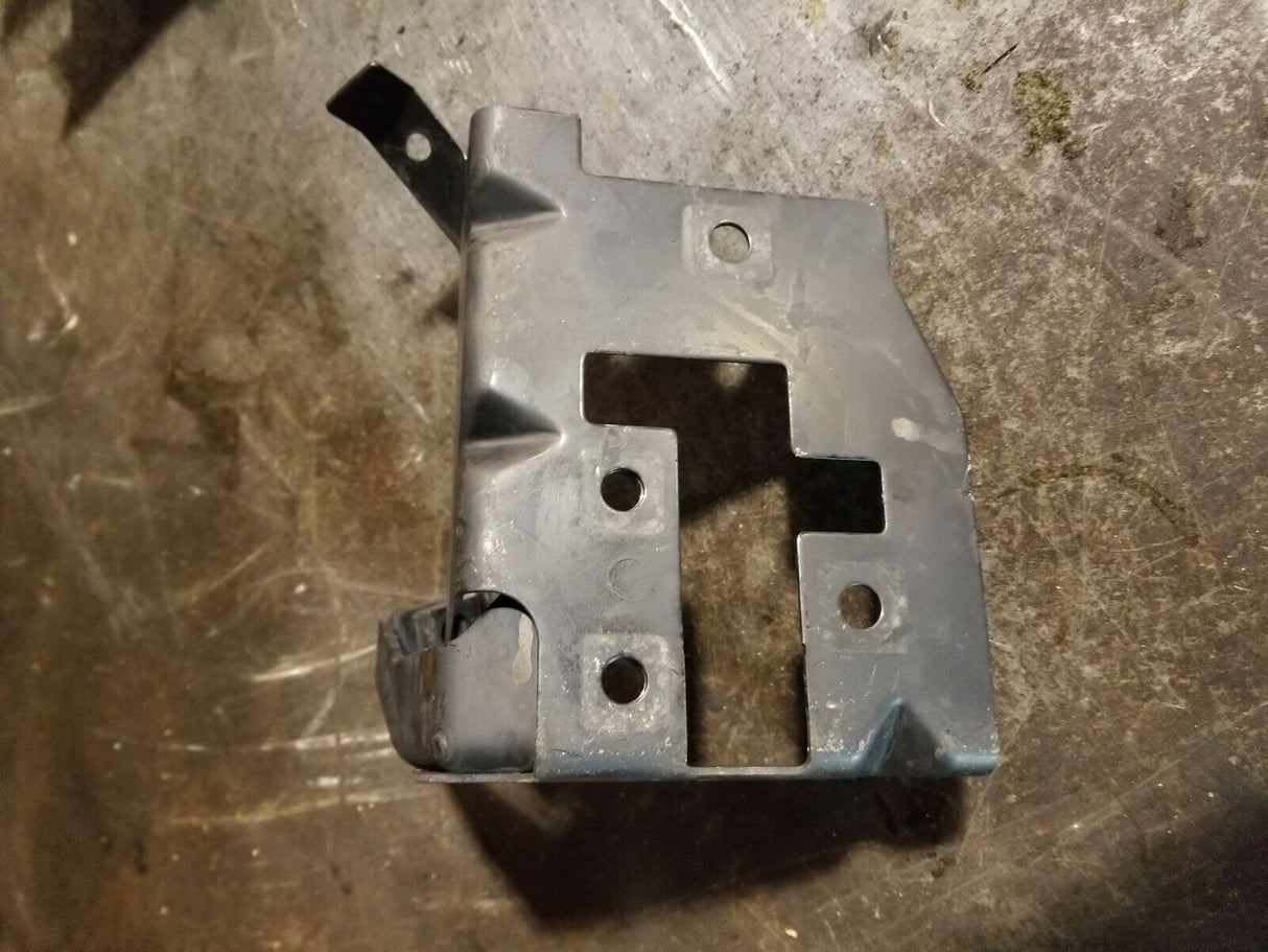 2007.5-2010 Chevy GMC 6.6 LMM GLOW PLUG CONTROLLER MOUNT BRACKET 97381302