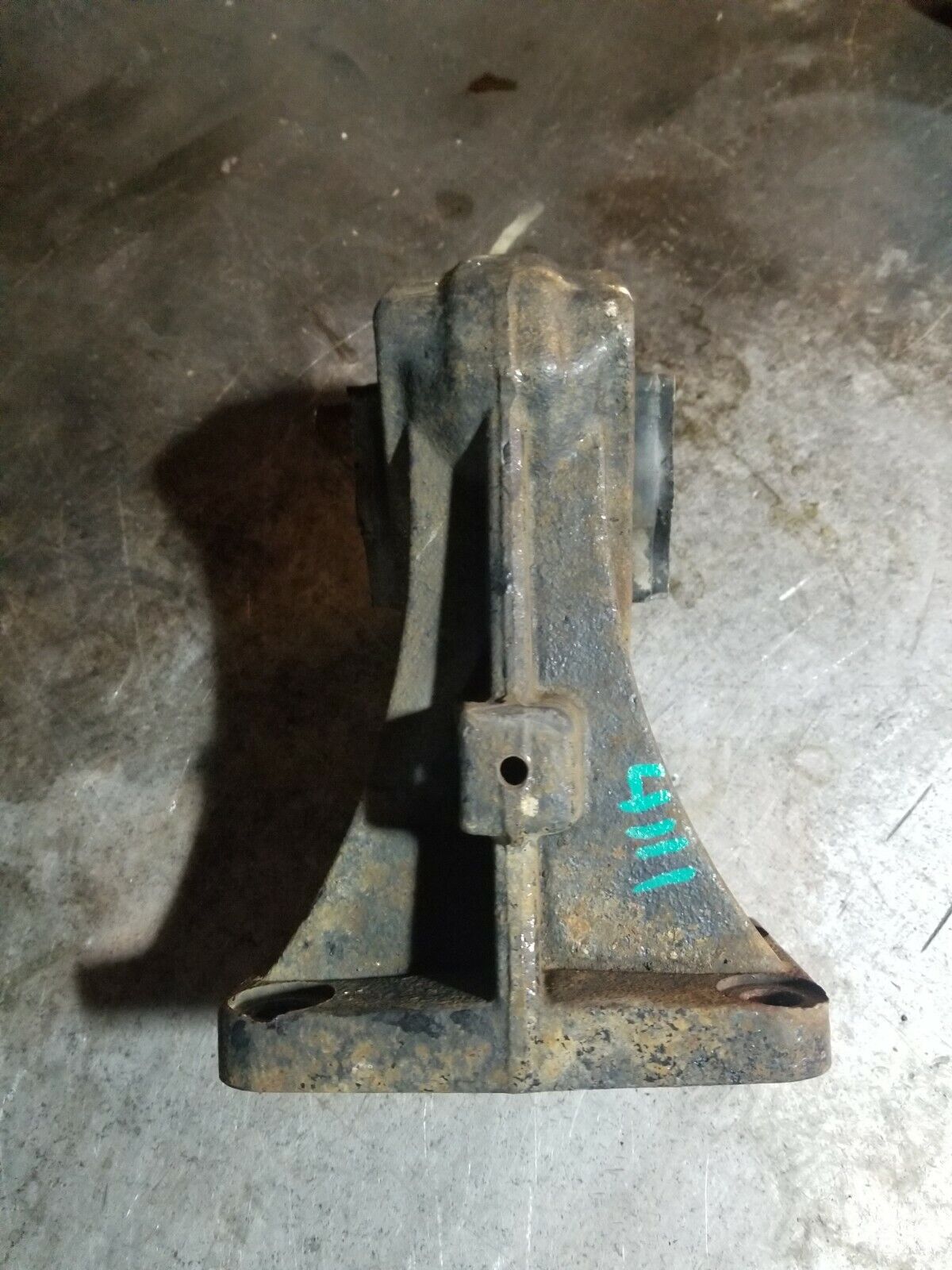 52121815AC 6.7L 6.7 Cummins Engine Mount Bracket LH / DRIVERS SIDE