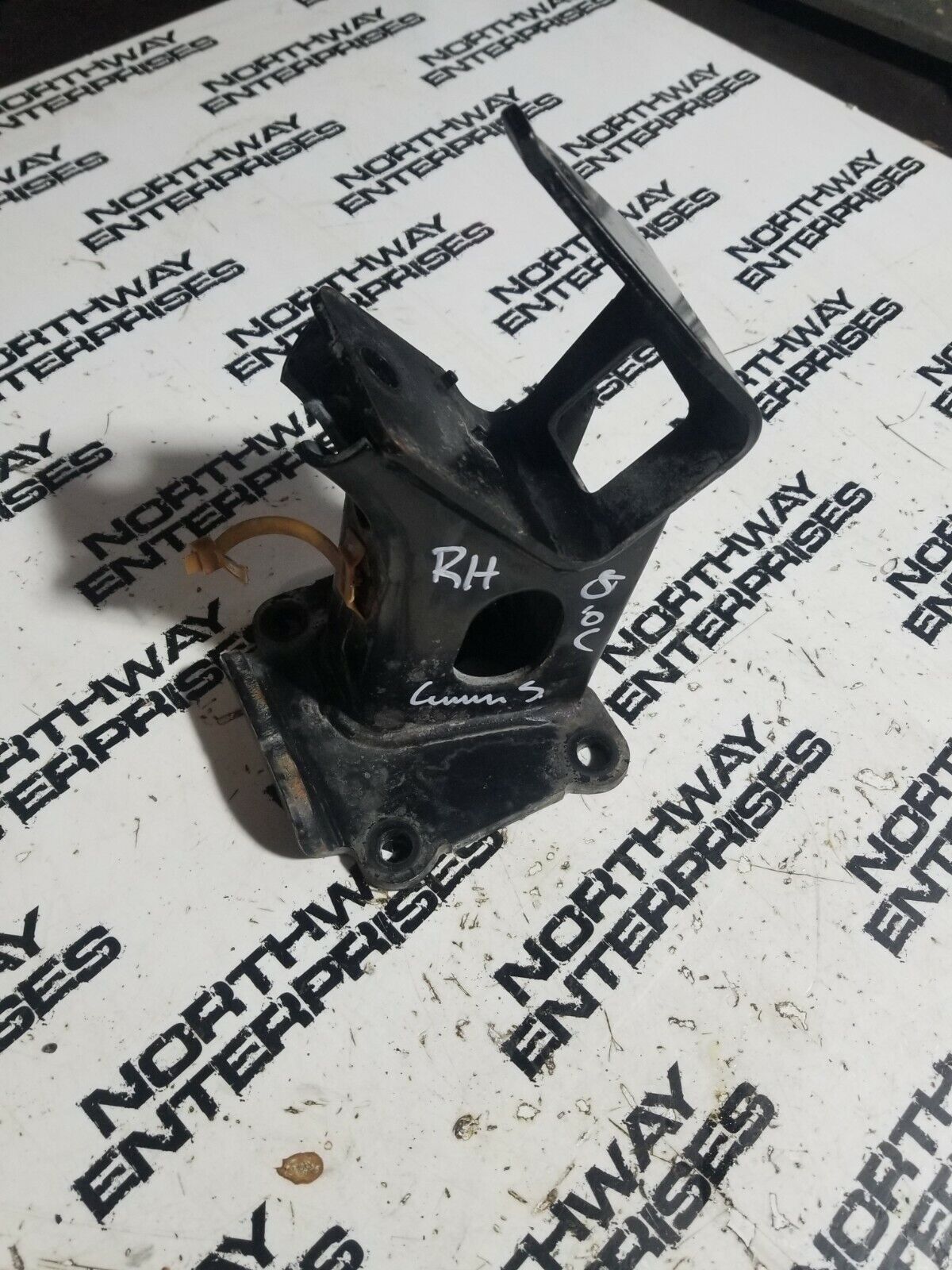 11232EZ50A Nissan CUMMINS Titan XD 5.0L Diesel Engine Mount PASSENGER Side 16-19