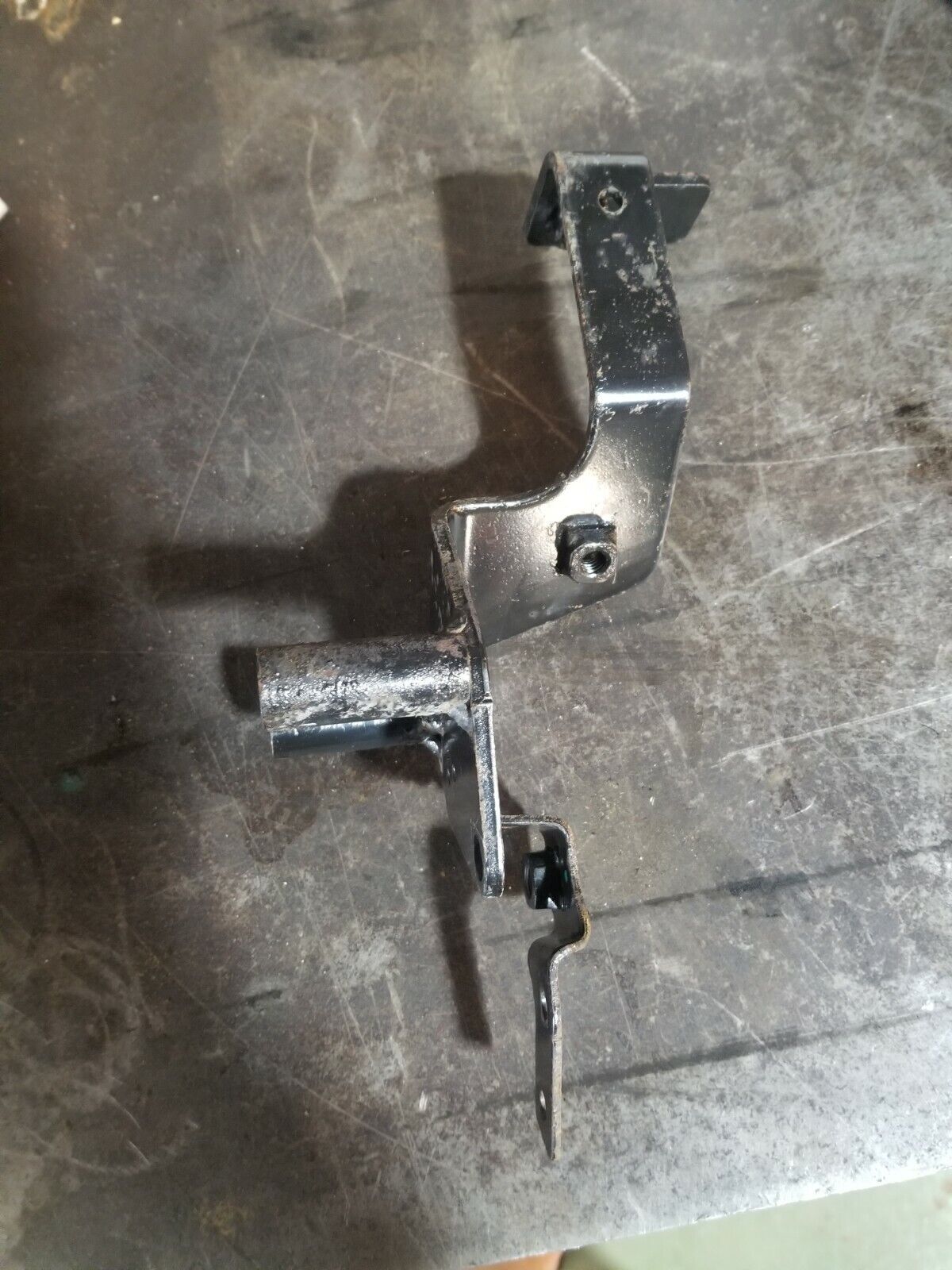 2007.5-2010 DURAMAX 6.6L ENGINE MOUNT BRACKET 98023873 ; 97376398