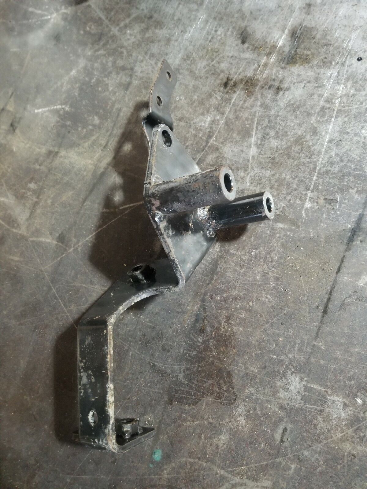 2007.5-2010 DURAMAX 6.6L ENGINE MOUNT BRACKET 98023873 ; 97376398