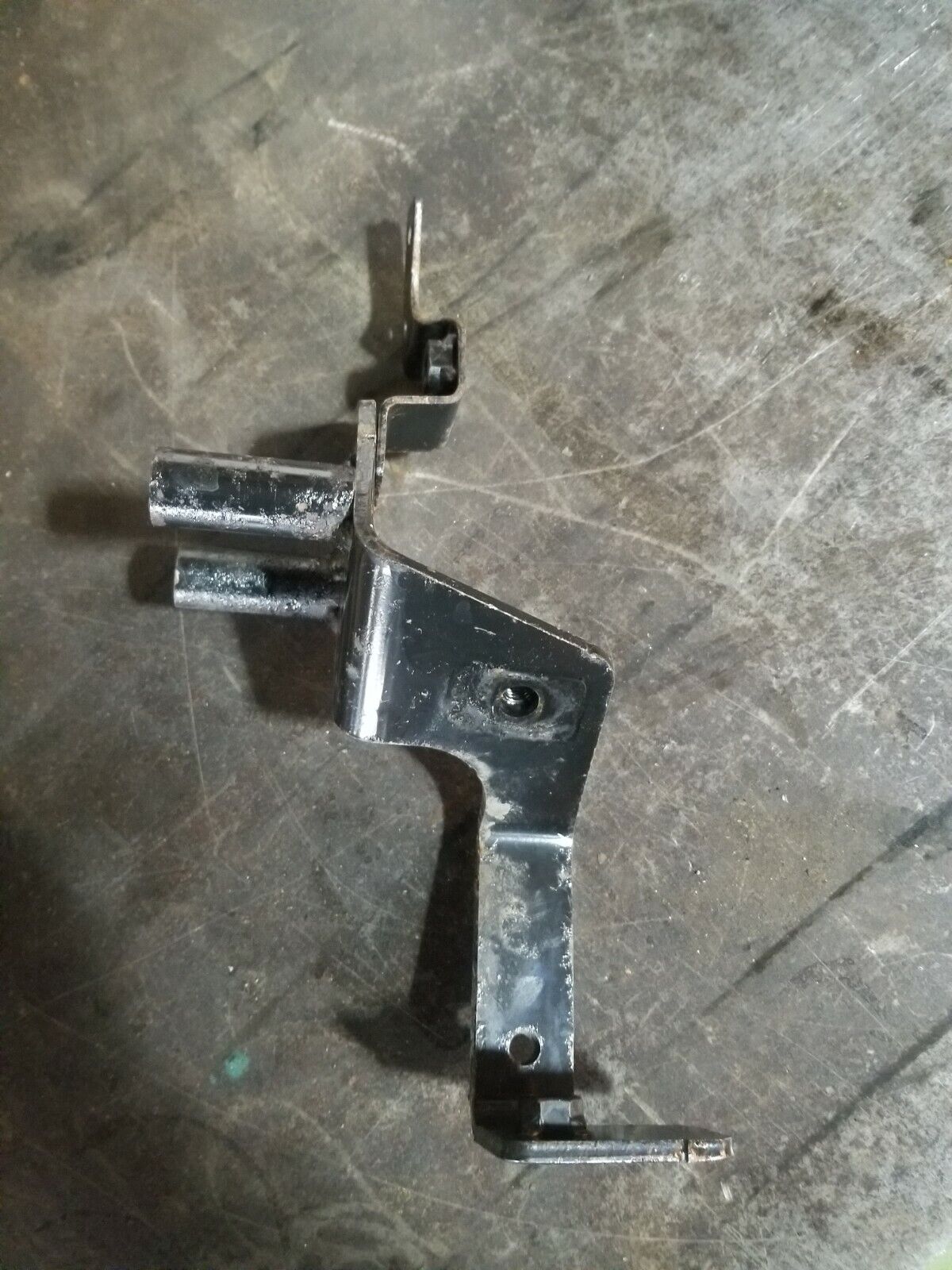 2007.5-2010 DURAMAX 6.6L ENGINE MOUNT BRACKET 98023873 ; 97376398