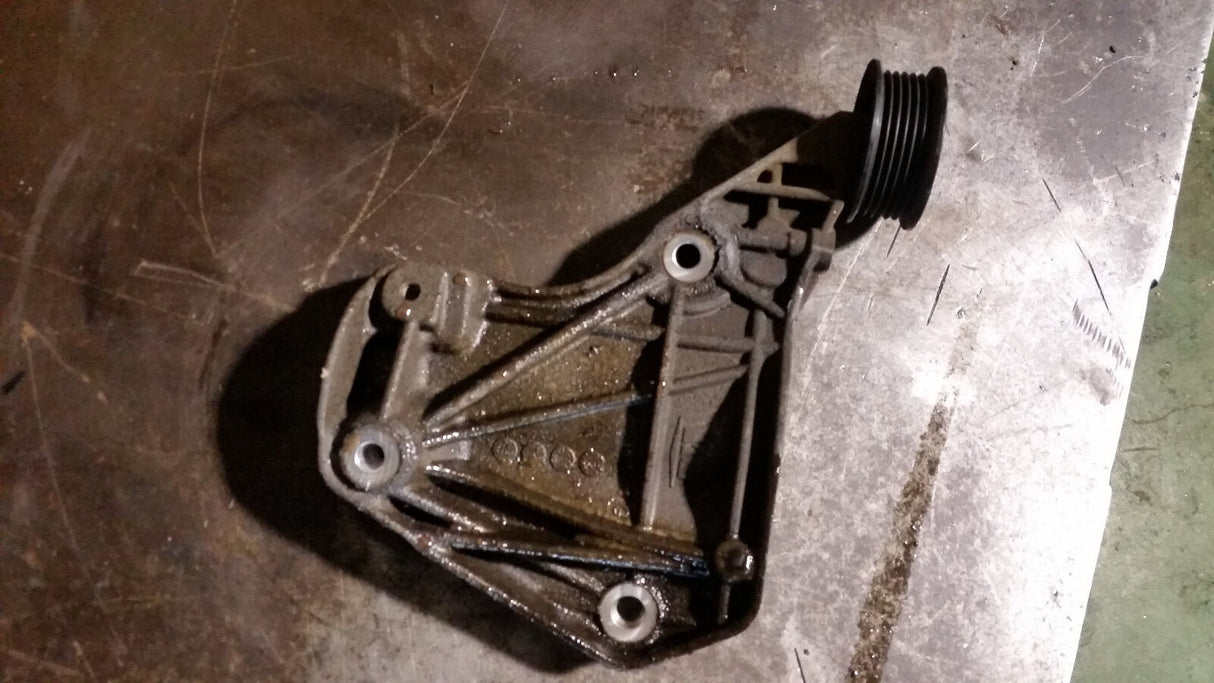 90513407 3.0L ECODIESEL IDLER PULLEY BRACKET
