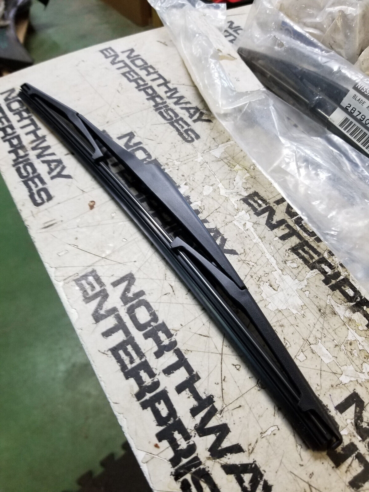 2014-20 JEEP CHEROKEE REAR WIPER BLADE OEM# 68197111AA