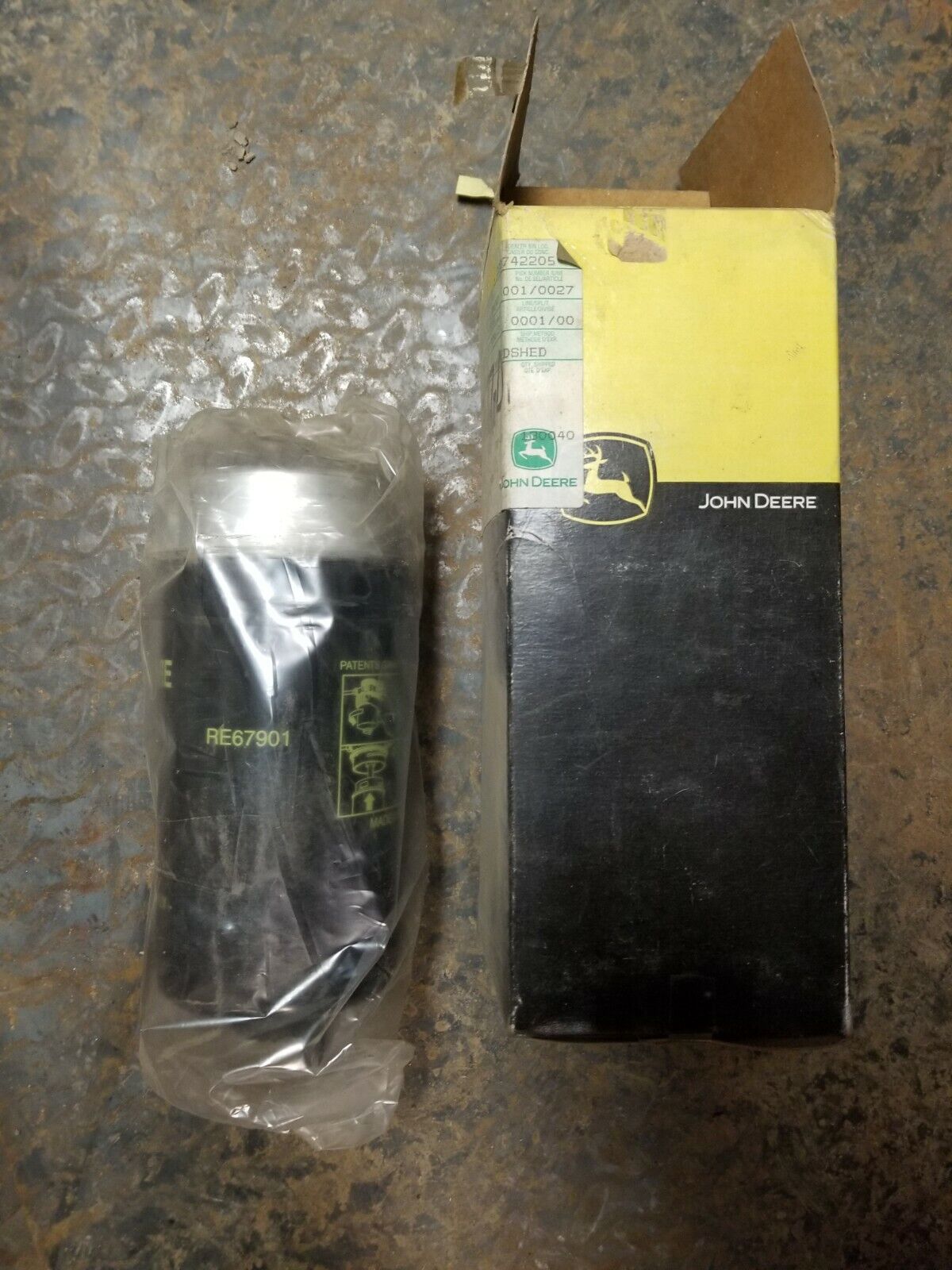 RE67901 JOHN DEERE FUEL FILTER