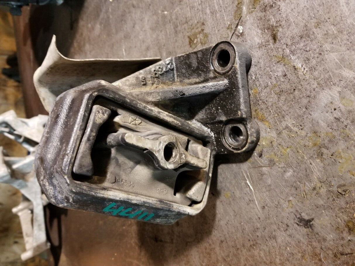 52121814AD 6.7L 6.7 Cummins Engine Mount Bracket RH / Passenger side