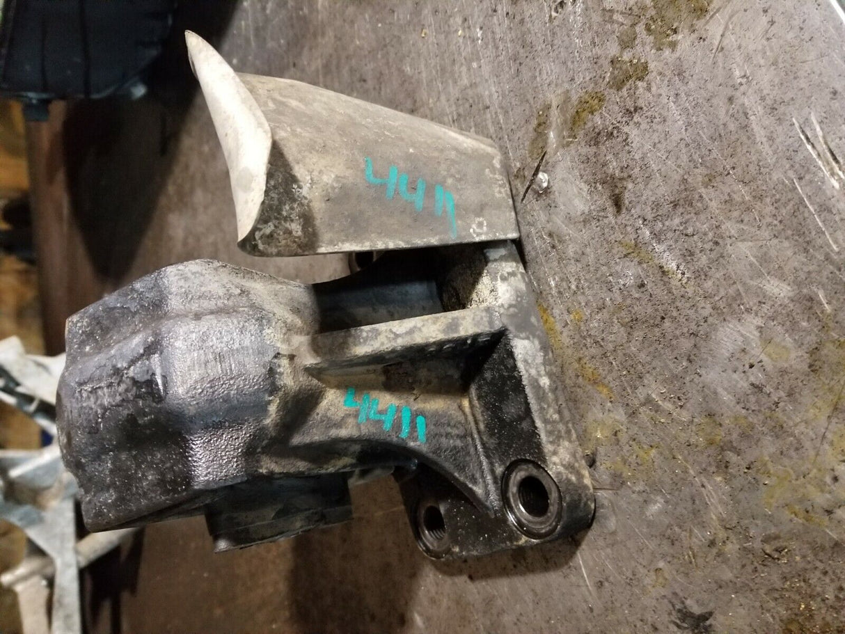 52121814AD 6.7L 6.7 Cummins Engine Mount Bracket RH / Passenger side